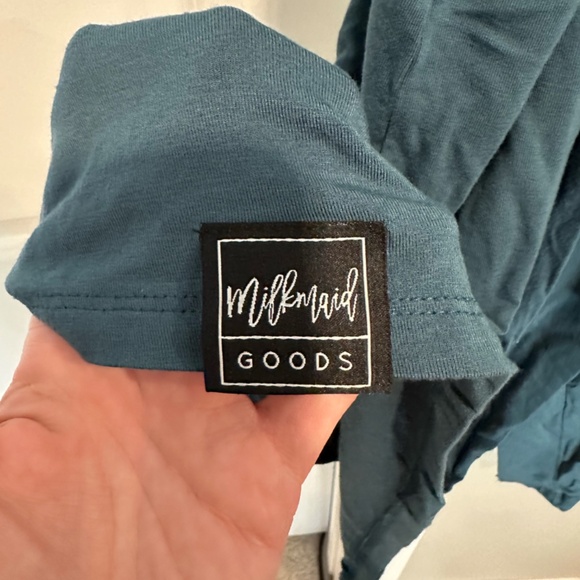 Milkmaid Goods Maternity Robe - Picture 2 of 3